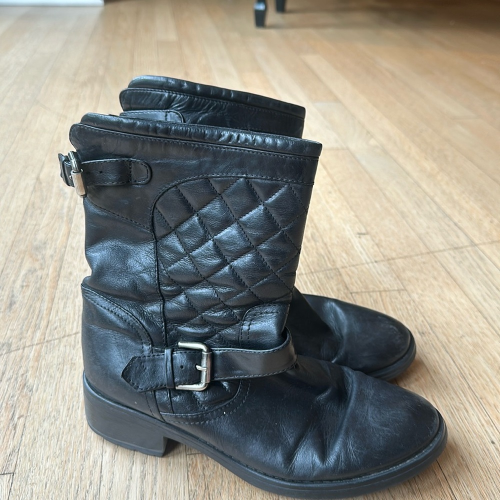 Aquatalia Black Leather Fleece Lined Boots in size 7